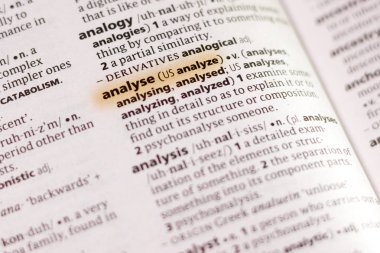 Sözcük veya tümceciğin marker ile vurgulanan bir sözlük analiz.