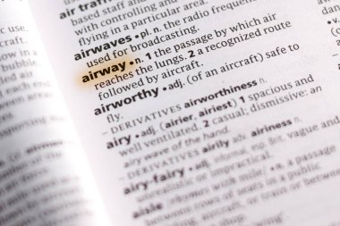 Sözcük veya tümceciğin marker ile vurgulanan bir sözlük hava yolu.