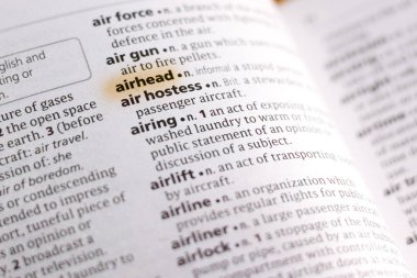 Sözcük veya tümceciğin marker ile vurgulanan bir sözlük boş kafalı.