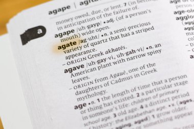 Sözcük veya tümceciğin marker ile vurgulanan bir sözlük akik.