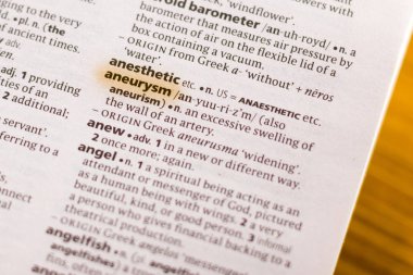 Sözcük veya tümceciğin marker ile vurgulanan bir sözlük anevrizma.