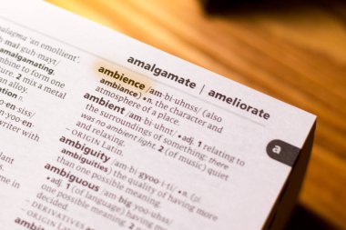 Sözcük veya tümceciğin ambiyans marker ile vurgulanan bir sözlük.