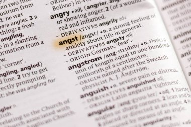 Sözcük veya tümceciğin Angst marker ile vurgulanan bir sözlük.