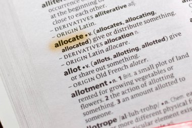 Sözcük veya tümceciğin marker ile vurgulanan bir sözlük ayırma.