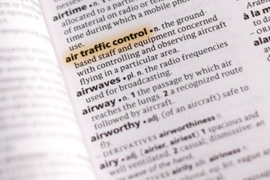 Sözcük veya tümceciğin marker ile vurgulanan bir sözlük hava trafik kontrol.