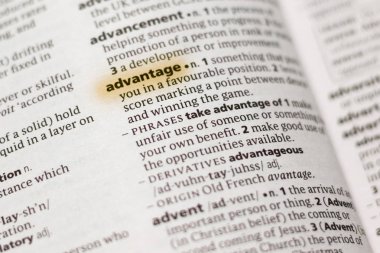 Sözcük veya tümceciğin avantaj marker ile vurgulanan bir sözlük.