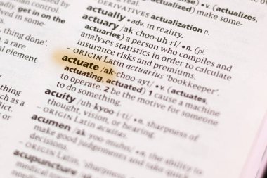 Sözcük veya tümceciğin harekete marker ile vurgulanan bir sözlük.