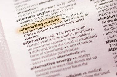 Sözcük veya tümceciğin marker ile vurgulanan bir sözlük alternatif akım.