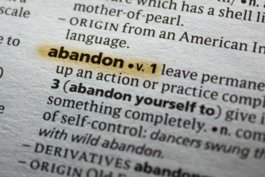 Sözcüğün veya tümceciğin terk marker ile vurgulanan Sözlükteki.