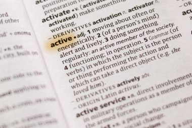 Sözcük veya tümceciğin marker ile vurgulanan bir sözlük etkin.