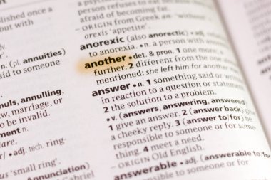 Sözcüğün veya tümceciğin Sözlükteki başka bir marker ile vurgulanan.