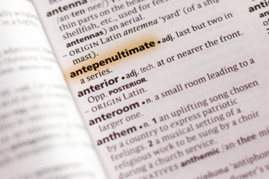 Sözcük veya tümceciğin Antepenultimate marker ile vurgulanan bir sözlük.