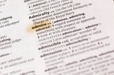 Sözcük veya tümceciğin tapmak marker ile vurgulanan bir sözlük.