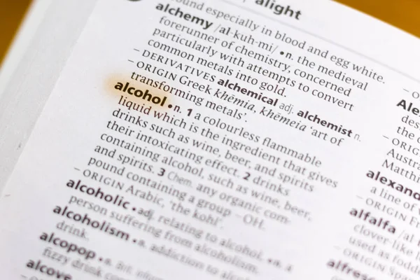 Palavra Frase Álcool Dicionário Destacado Com Marcador — Fotografia de Stock