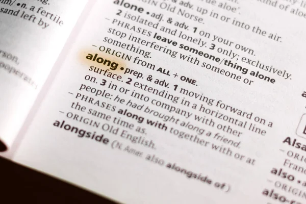 単語または語句に沿ってマーカーで強調表示されます辞書 — ストック写真