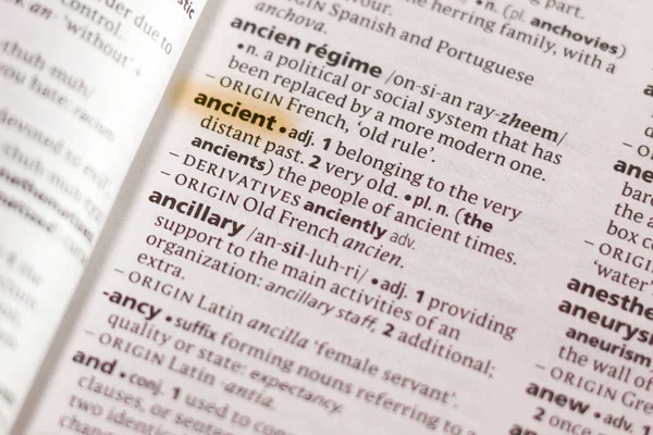 マーカーで強調表示されます辞書で古代語の語句 — ストック写真