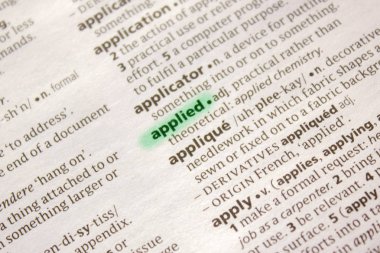 Uygulamalı sözcüğü veya tümceciği bir sözlük