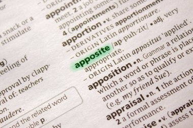 Münasip sözcüğü veya tümceciği bir sözlük