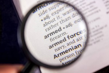 Silahlı sözcüğü veya tümceciği bir sözlük