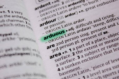 Zorlu sözcüğü veya tümceciği bir sözlük