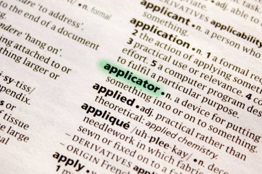 Aplikatör sözcüğü veya tümceciği bir sözlük