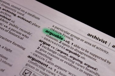 Tartışılabilir sözcüğü veya tümceciği bir sözlük