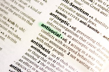 Antisosyal sözcüğü veya tümceciği bir sözlük