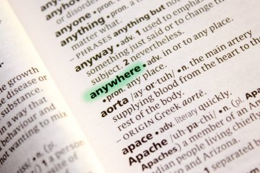 Herhangi bir sözcük veya tümceyi bir sözlükte