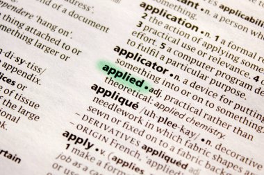 Uygulamalı sözcüğü veya tümceciği bir sözlük