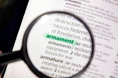 Silahlandırma sözcüğü veya tümceciği bir sözlük