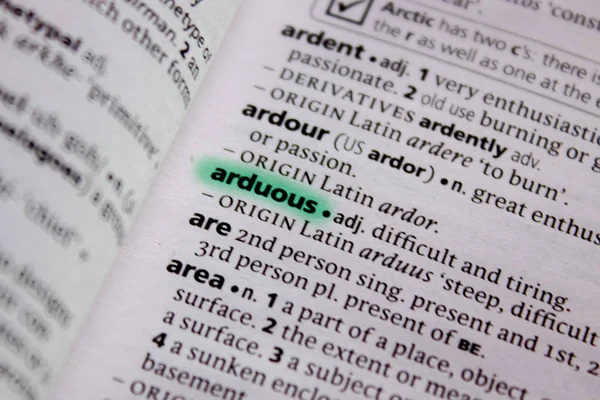 Zorlu sözcüğü veya tümceciği bir sözlük