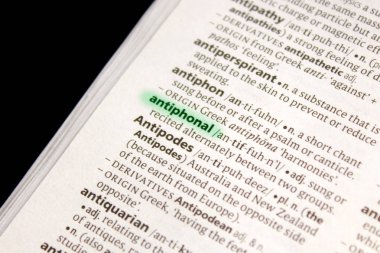 Antiphonal sözcüğü veya tümceciği bir sözlük