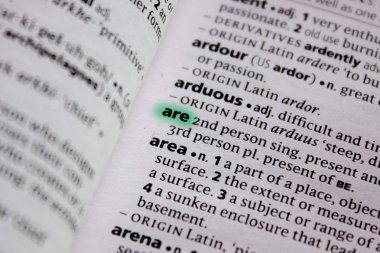 Sözcük veya tümcecik Sözlükteki vardır