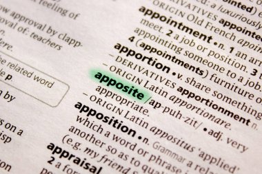 Münasip sözcüğü veya tümceciği bir sözlük