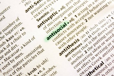 Antisosyal sözcüğü veya tümceciği bir sözlük