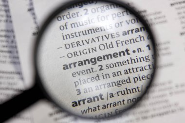 Düzenleme sözcüğü veya tümceciği bir sözlük