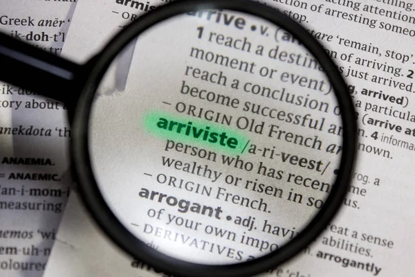Arriviste sözcüğü veya tümceciği bir sözlük