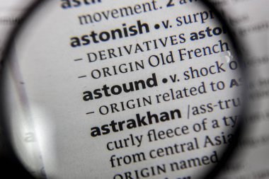 Sözcüğün veya tümceciğin astound sözlüğü kitaptaki.