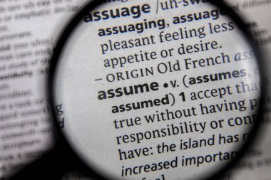 Sözcüğün veya tümceciğin varsayalım sözlüğü kitaptaki.