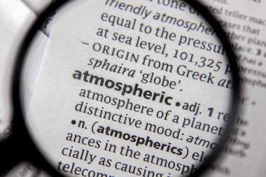 Sözcüğün veya tümceciğin sözlüğü kitaptaki atmosferik.