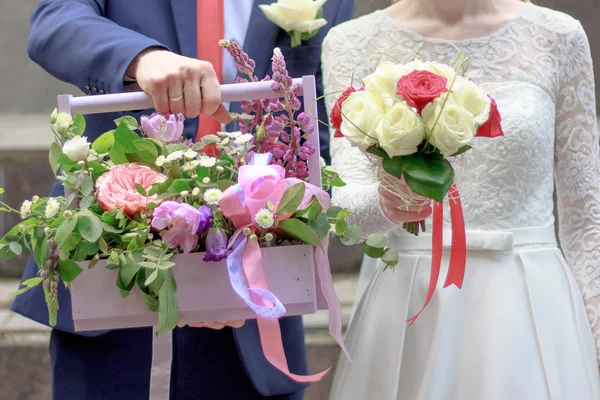 Hands Young Couple Holding Basket Flowers — Stock Photo, Image