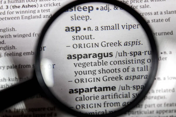 Bir sözlüğü kitaptaki sözcük veya tümcecik kuşkonmaz.