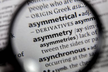 Sözlüğe sözcük veya tümcecik asimetri.
