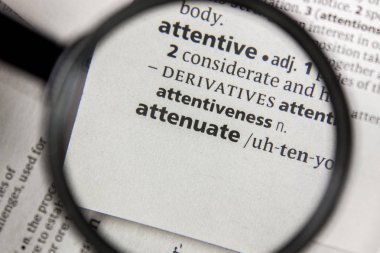 Sözcüğün veya tümceciğin Azalt bir sözlükte.