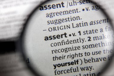 Sözcüğün veya tümceciğin iddia bir sözlükte.