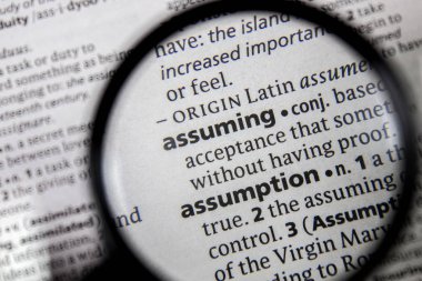 Sözcük veya tümcecik bir sözlükte varsayarak.