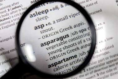 Bir sözlüğü kitaptaki sözcük veya tümcecik kuşkonmaz.