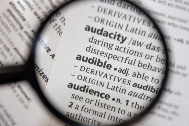 Sözlükte duyulabilen tümcecik sözcüğü.