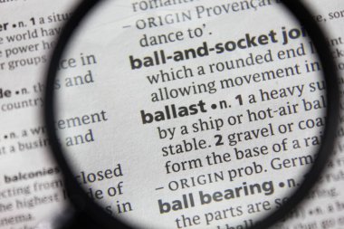 Sözlükteki sözcük veya tümcecik balast.