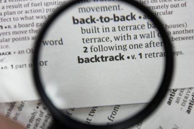 Sözlükteki sözcük veya tümcecik geri dönüş.